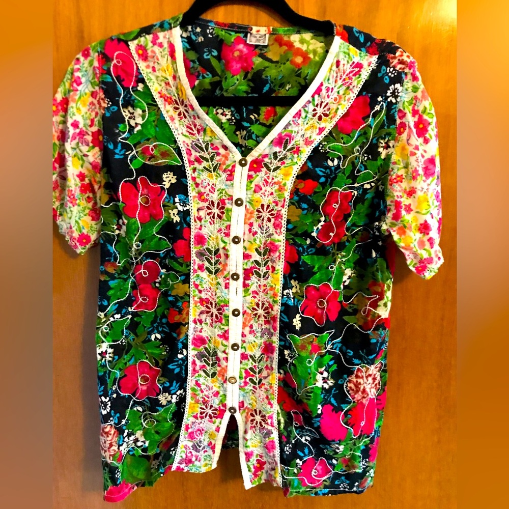 Floral blouse with embroidered details free size cotton